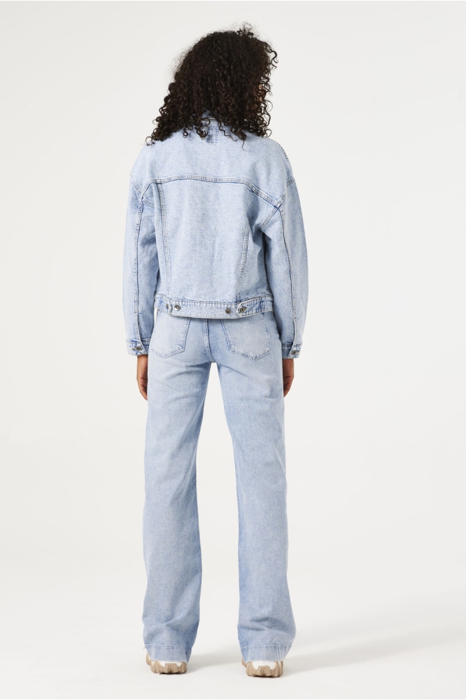 EMIRA CROPPED FIT 7177 LIGHT USED